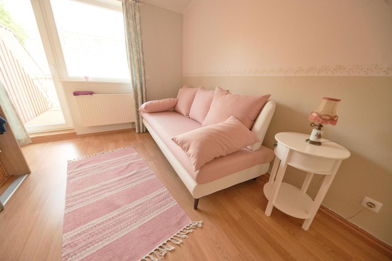Rose Apartment Haapsalu Exterior foto